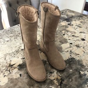 UGG Daphne, Size 8, Excellent Used Condition